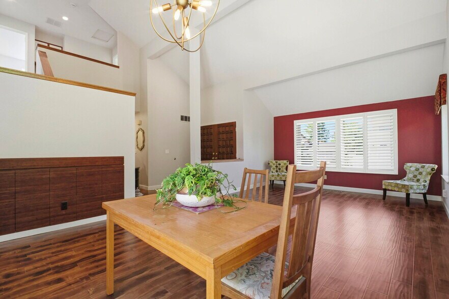 Building Photo - 6001 Castlebrook Dr