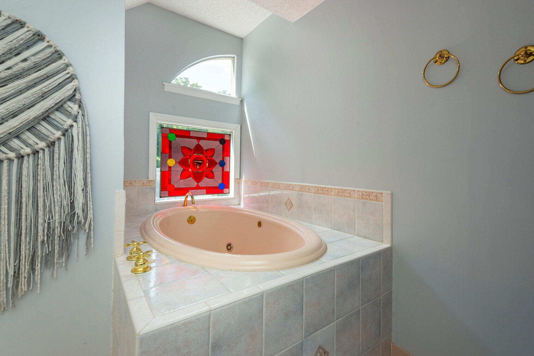 Upper level luxurious jetted tub with beautiful stained glass window - your personal spa sanctuary. - 405 Windswept Dr