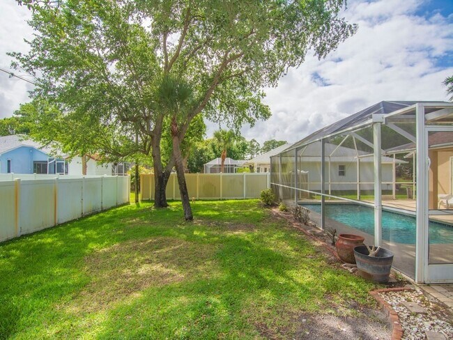 Building Photo - 962 Montrose Ave