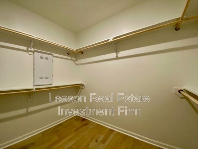 Building Photo - 421 Zinfandel Pl