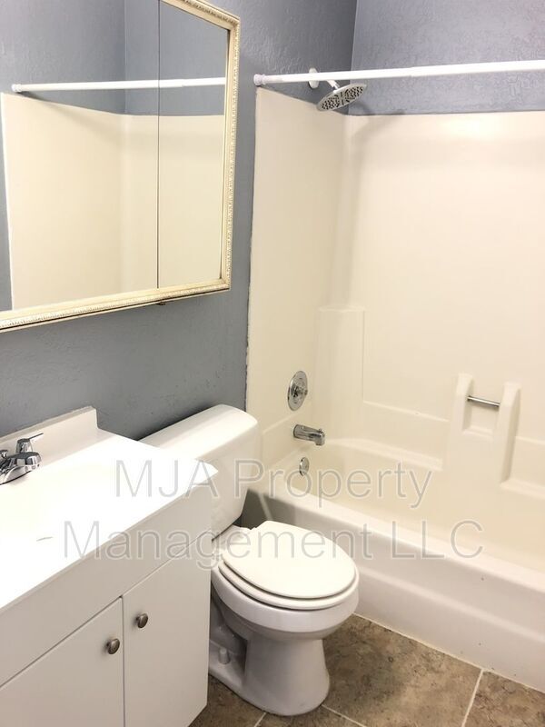 Building Photo - 5943 Lodestone Ave