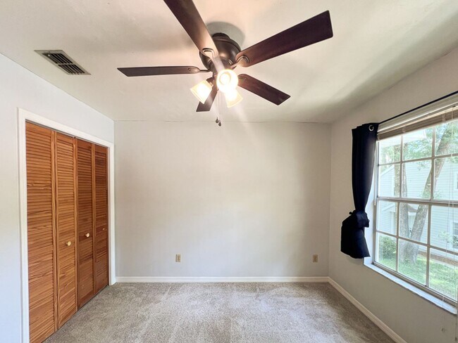 Building Photo - Pet Friendly Spacious 2-Bedroom End Unit i...