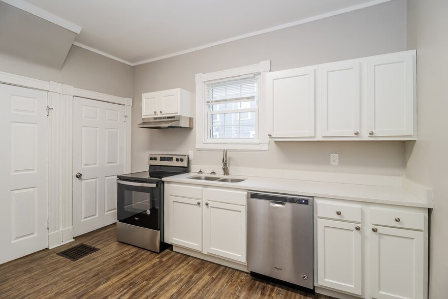 Building Photo - 5206 Ravenna St