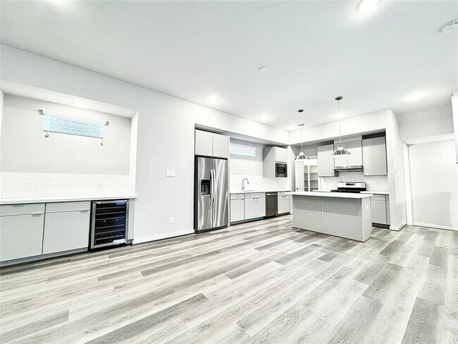 Building Photo - 5823 Fairdale Ln