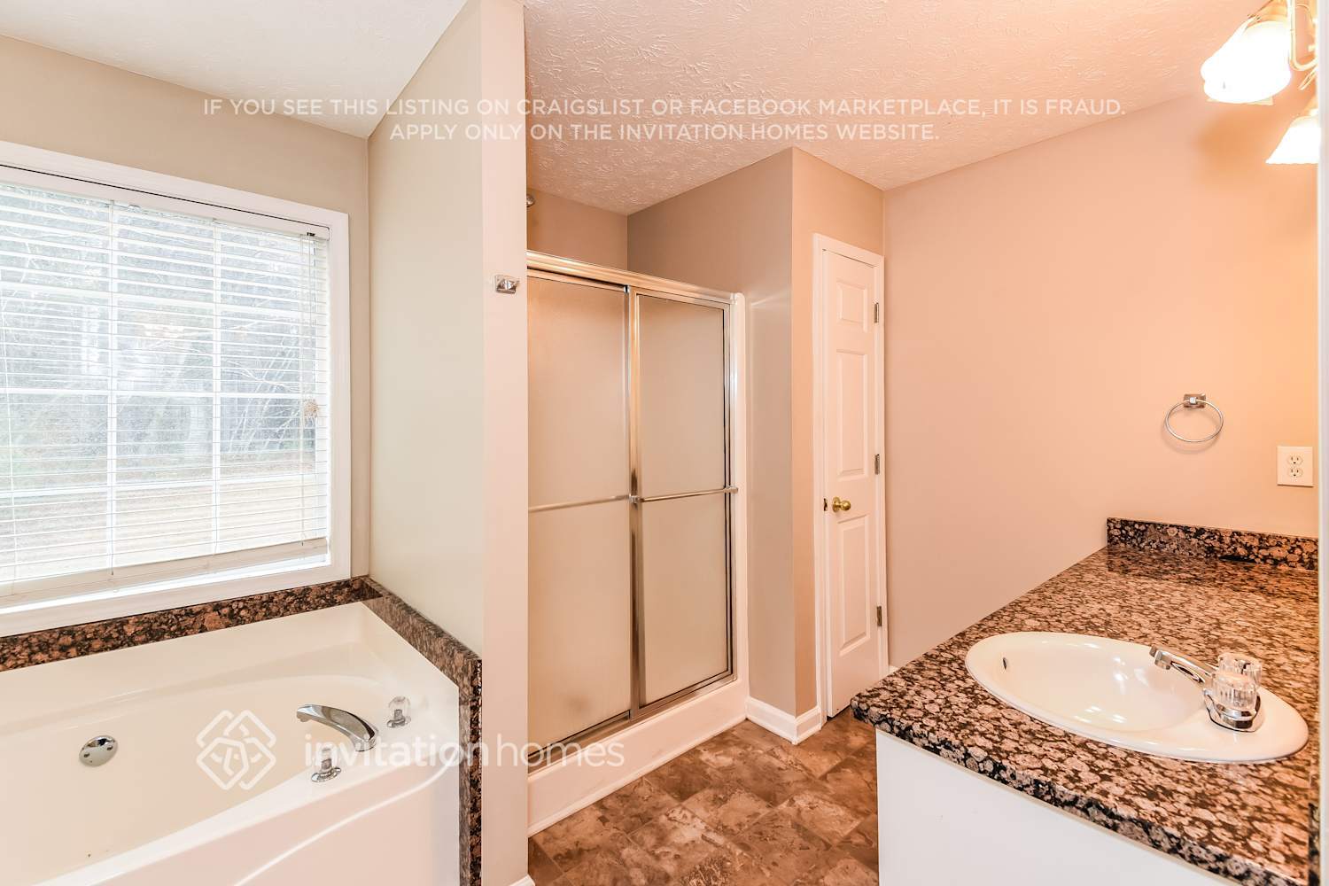 Building Photo - 15 Water's Edge Dr SE