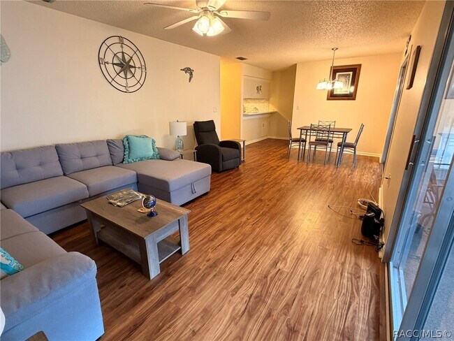 Building Photo - 2400 Forest Dr