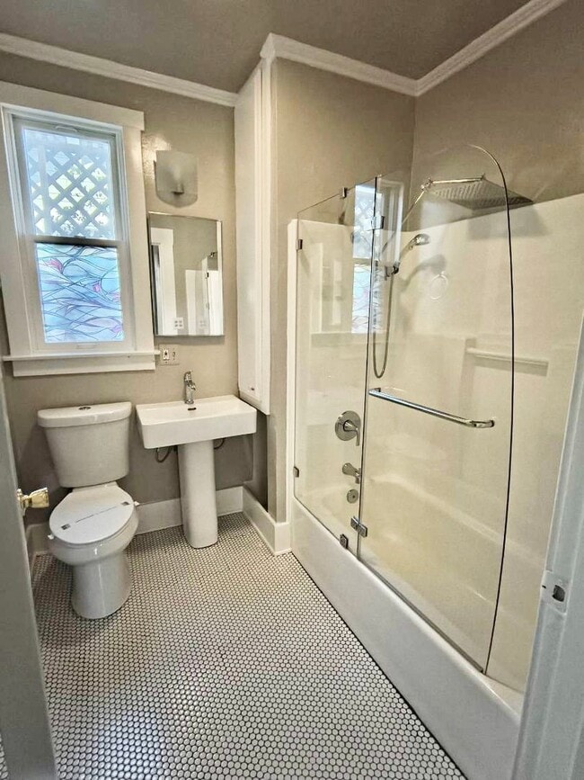 Building Photo - UPGRADED 2 BEDROOM 1 BATH HOUSE CLOSE TO UPTOWN WHITTIER