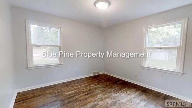 Building Photo - 662 K St