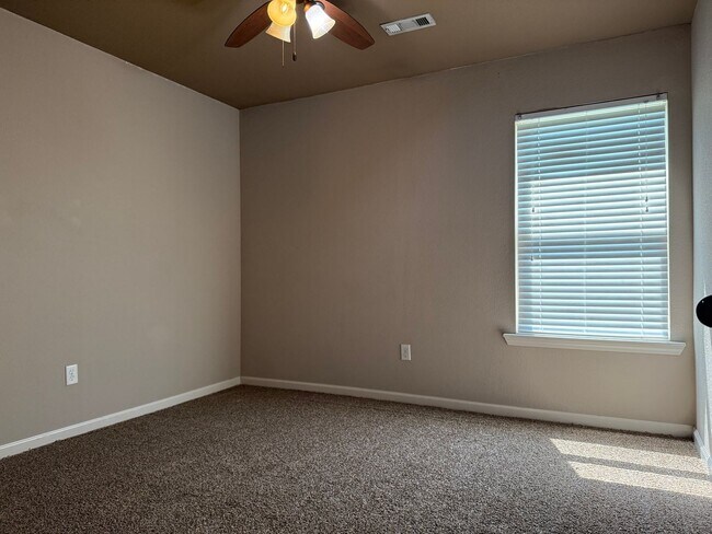 Building Photo - 15229 Skyline Dr