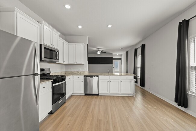 Building Photo - 11430 Amber Plns Dr