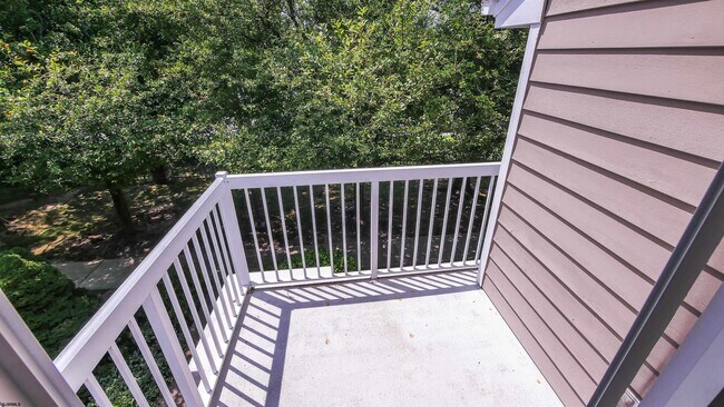 Building Photo - 550 Central Ave