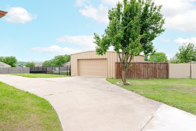 Building Photo - 115 Kenwick Ct