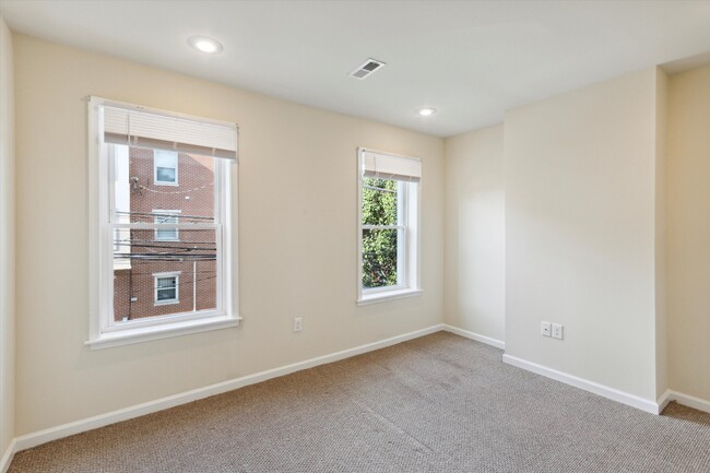 Building Photo - 1804 W Montgomery Ave