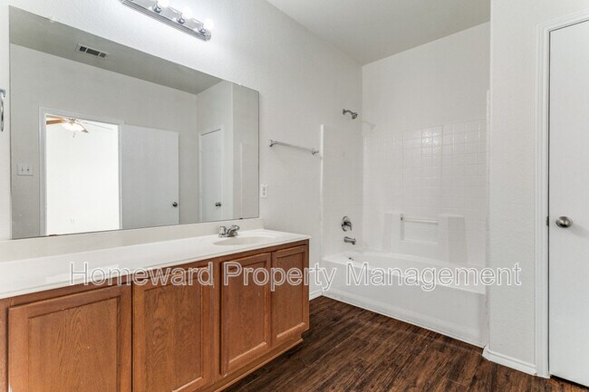 Building Photo - 7544 Lazy Spur Blvd