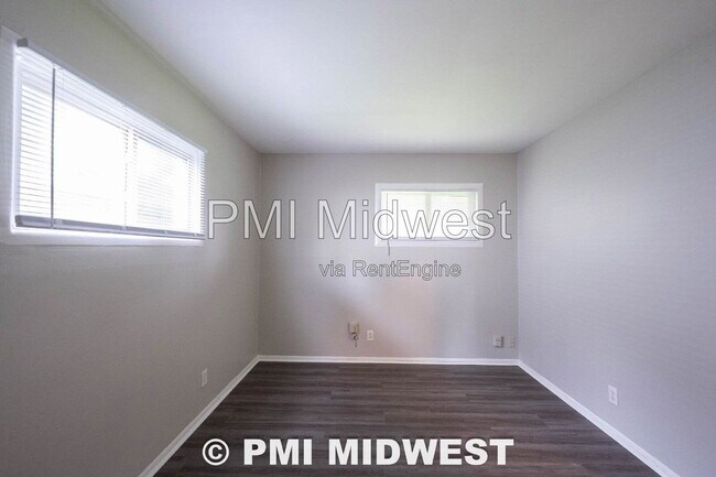 Building Photo - 4939 Katherine Dr