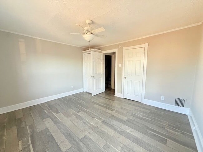 Building Photo - Charming 3-Bedroom Twin Home for Rent in L...