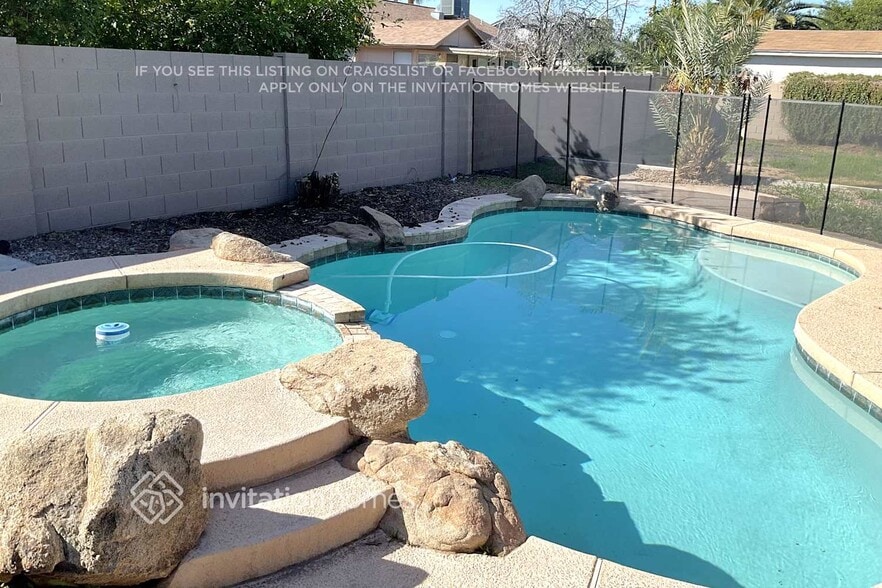 Building Photo - 2053 W Rockwell Dr