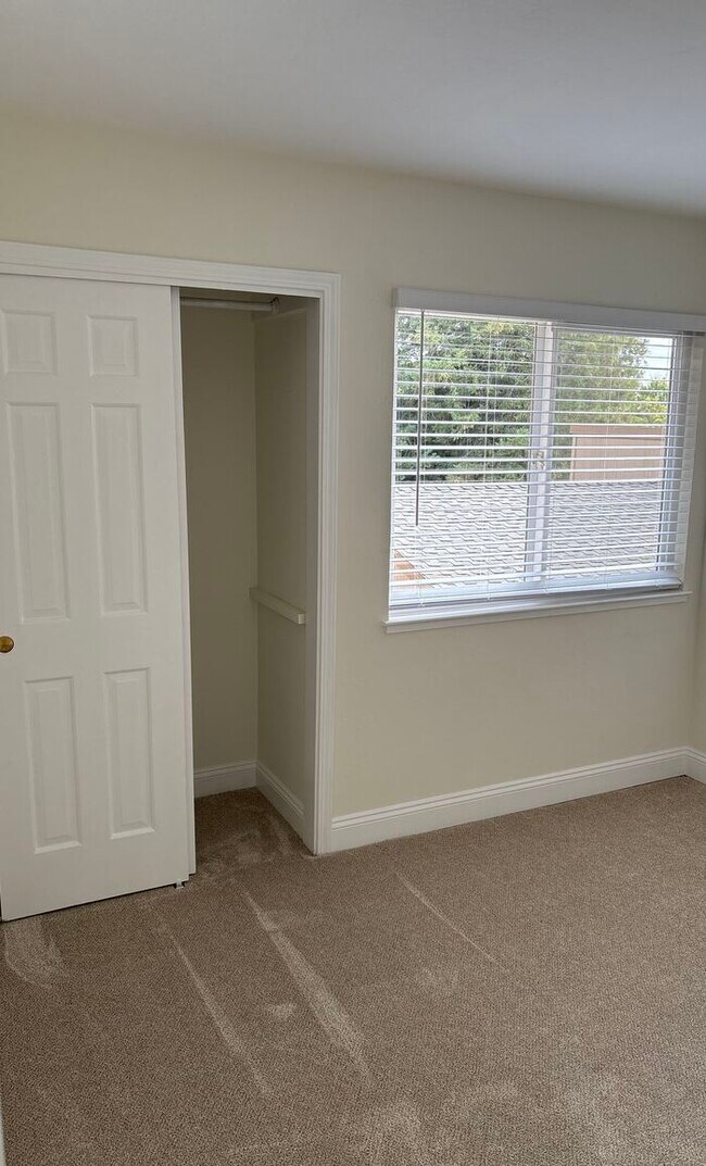 Building Photo - 6056 Elmbridge Dr