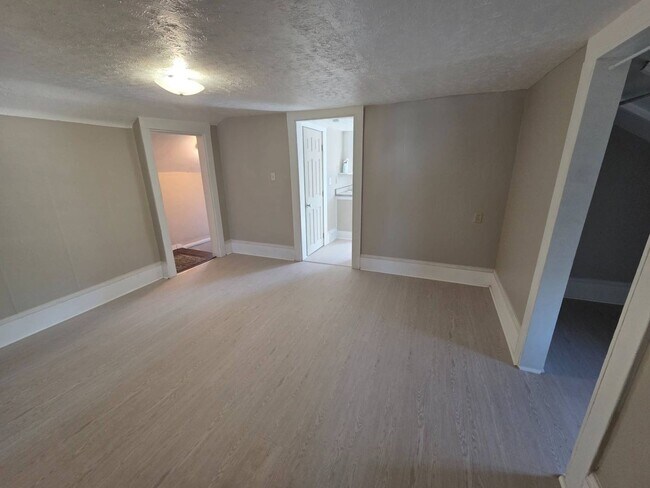 Building Photo - 3027 Fortune Ave