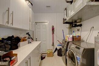 Building Photo - 4180 NW 5th Ave