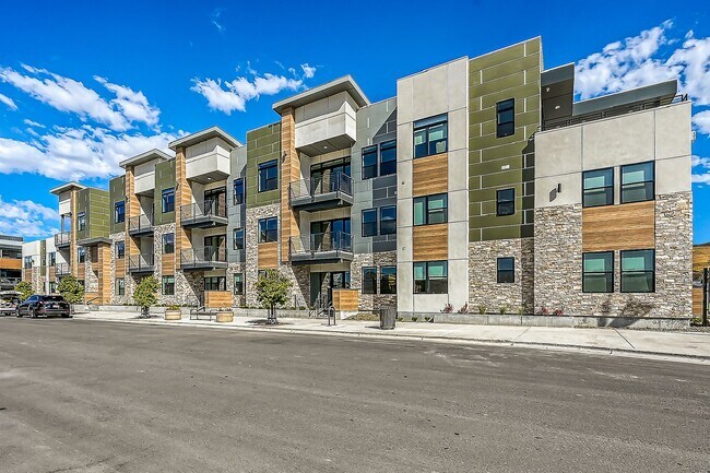 Building Photo - Luxury Condo steps from the Boise River an...