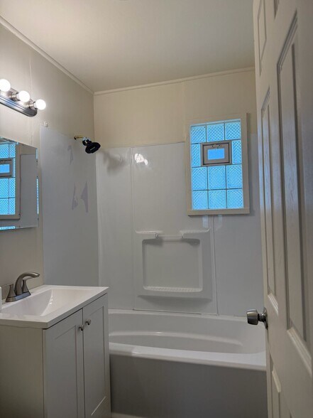 Building Photo - 14518 Saint James Ave