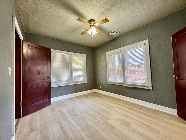 Building Photo - 609 N Caddo St