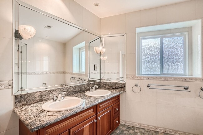 Building Photo - 3766 Willowcrest Ave
