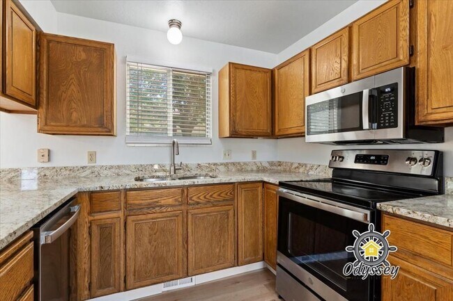 Building Photo - 2066 E 10095 S