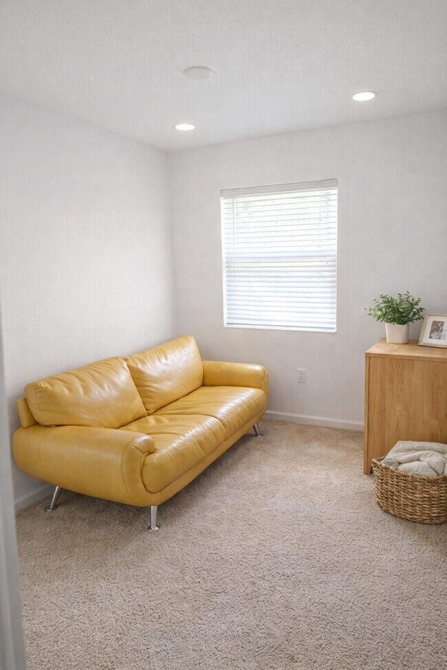 Building Photo - 2521 NW 31st Ct