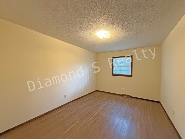 Building Photo - 3 Bedroom Home Located Near Sunset & Campbell