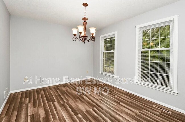 Building Photo - 834 E Manchester Dr