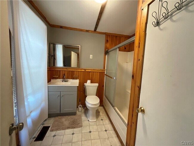 Building Photo - 377 W Main St