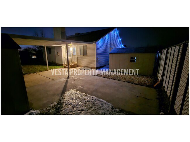 Building Photo - 981 Hudson St