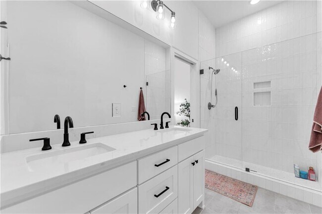 Building Photo - 2047 E Little Crew Dr