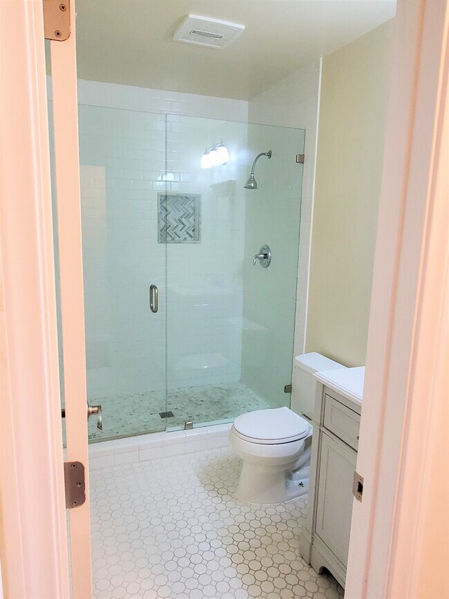 Building Photo - 1007 Orange Ave