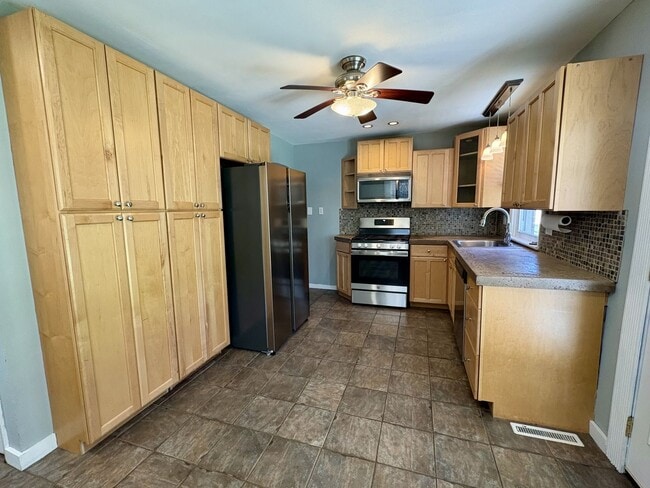 Building Photo - 2 Bedroom Rancher Available in Hershey!