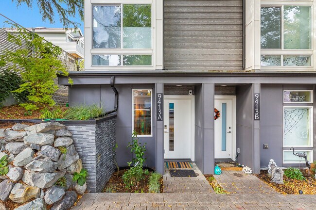 Building Photo - 9413A Roosevelt Way NE