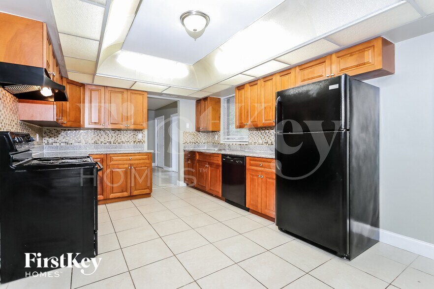 Building Photo - 314 NW 49th Ave