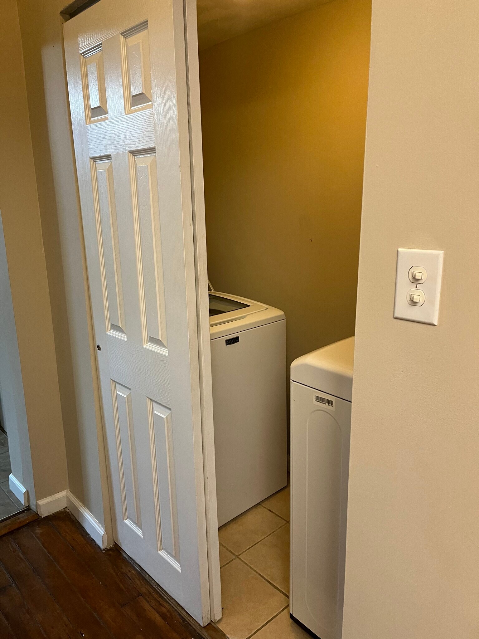 First floor washer/dryer included in rent! - 2730 Ann Ave
