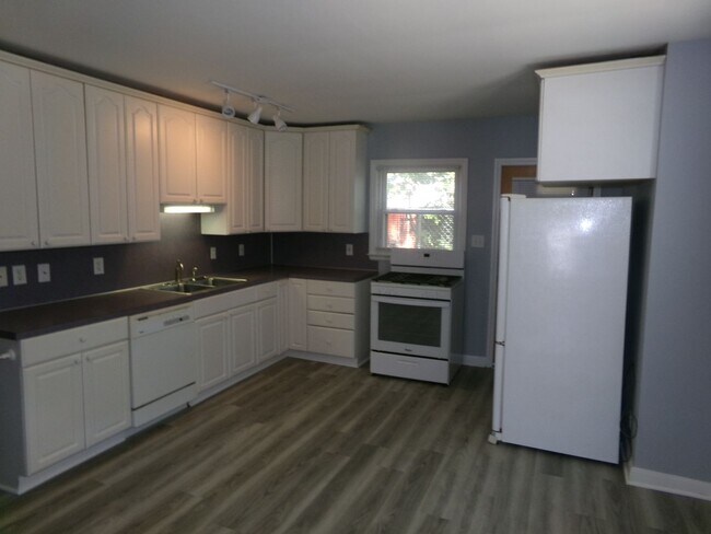 Building Photo - West Salem location