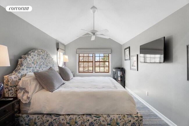 Building Photo - 245 Narrow Ln E