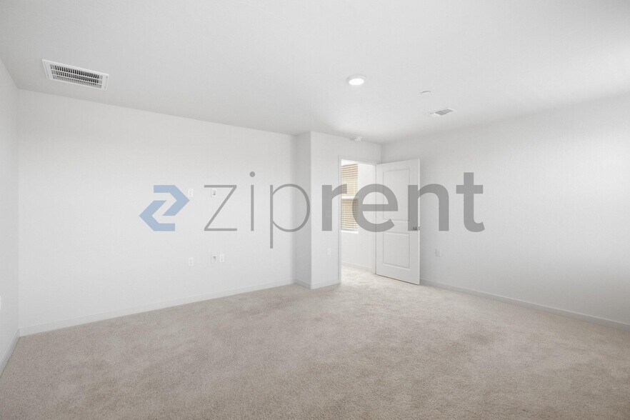 Building Photo - Unit