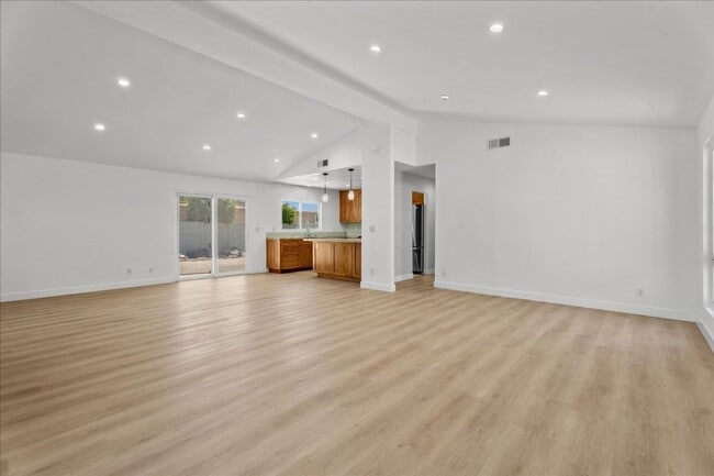 Building Photo - Updated 3-Bedroom Pool Home with Open Layo...