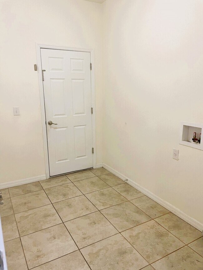 Building Photo - NE Cape Coral Single Family Home