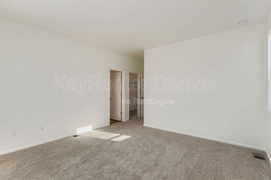 Building Photo - 6601 N Netherland St