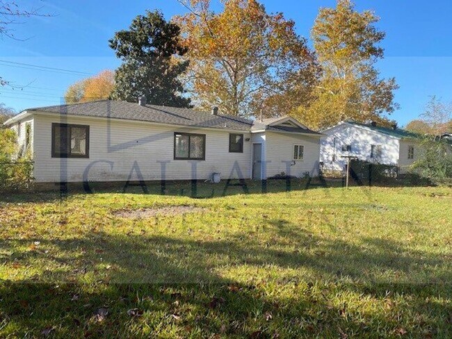 Building Photo - NLR Updated Home