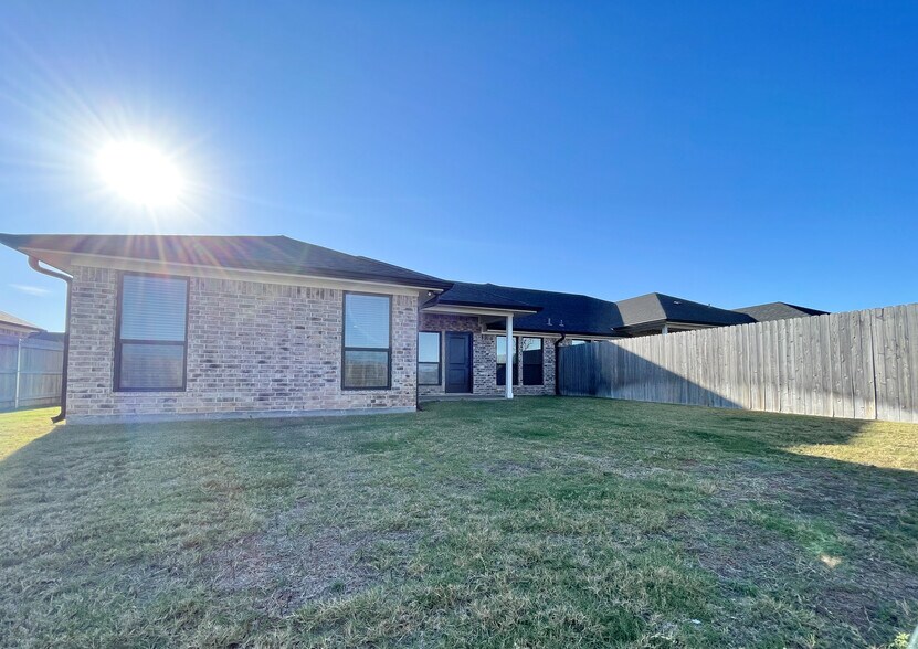 Building Photo - 100 W Windmill Way