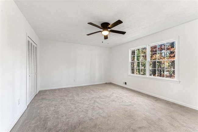 Building Photo - 444 Wellington Way