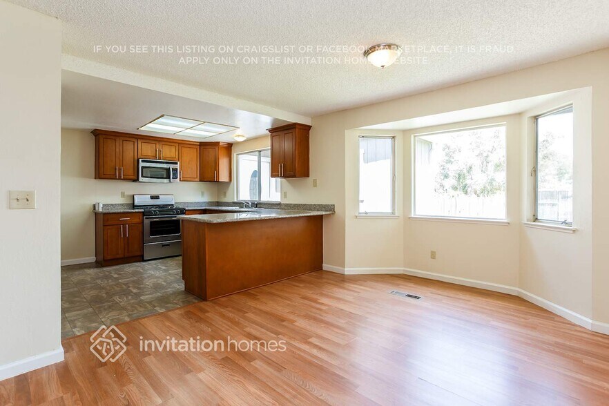 Building Photo - 131 Regent Dr
